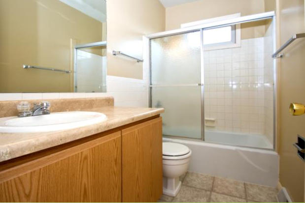 Williamsburg Apartments Bathroom